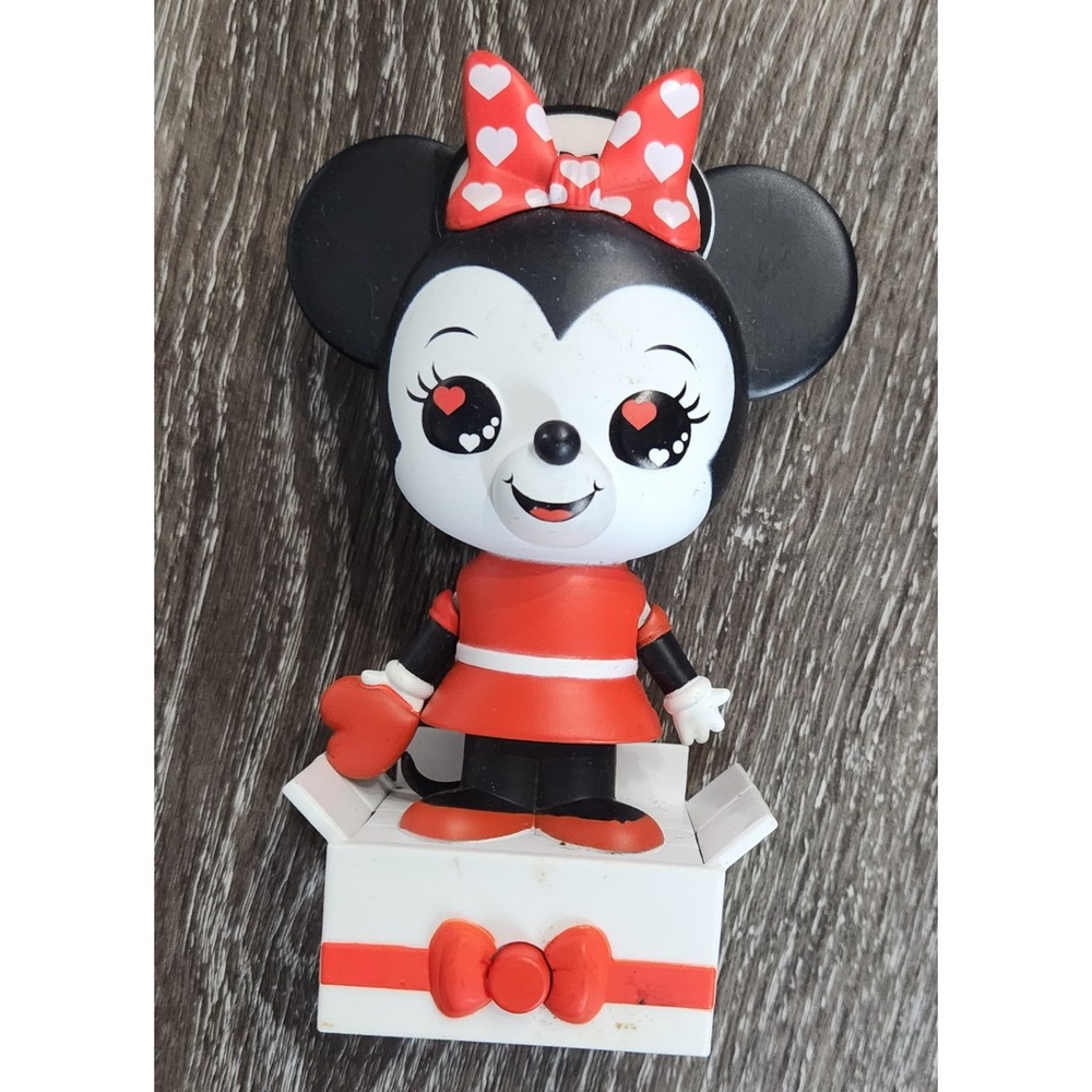 Disney Minnie Mouse Valentines Day Heart Eyes Figure Gift Box Red White